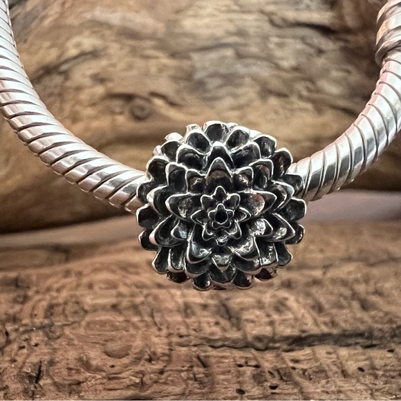 NEW Authentic CHAMILIA- August Dahlia Flower Silver 925 Charm Garden Birthday - Picture 2 of 7